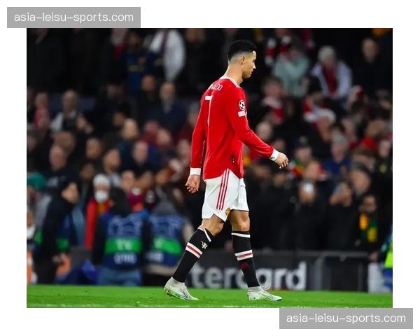 那不勒斯体育总监表示,夏季引援将着重考察球员的防守意识和纪律性 那不勒斯体育总监表示,夏季引援将着重考察球员的防守意识和纪律性